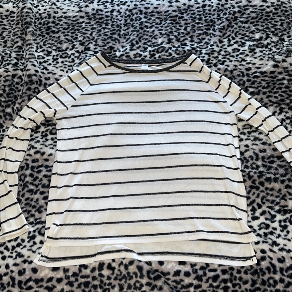 ⭐️5/$10⭐️Old Navy Striped Tee